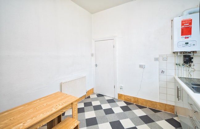 Two Bed No Reception Flat near London Fields E8 Main Photo