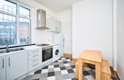 Two Bed No Reception Flat near London Fields E8 Main Photo