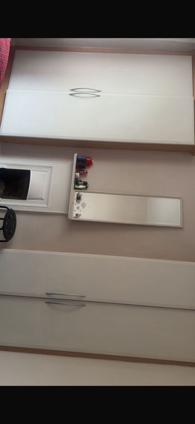 A double bedroom facing with big cupboard Main Photo
