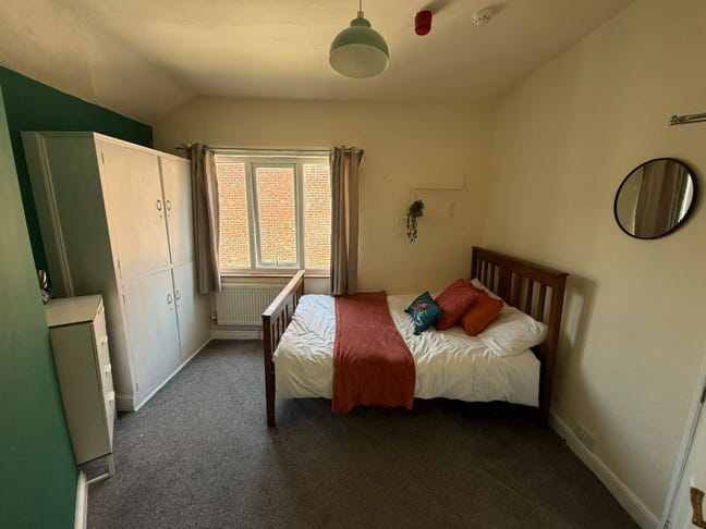 Furnished Double Rooms with Bike Storage Main Photo