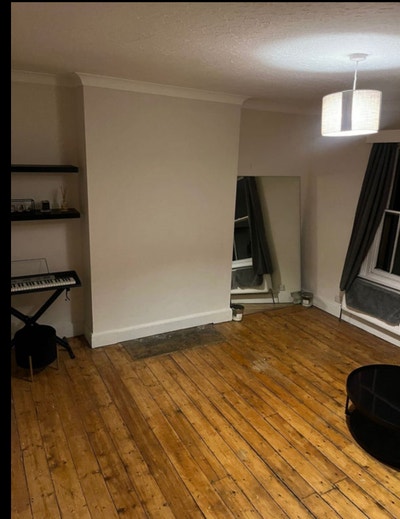 Very large, bright room in Victorian houseshare Main Photo
