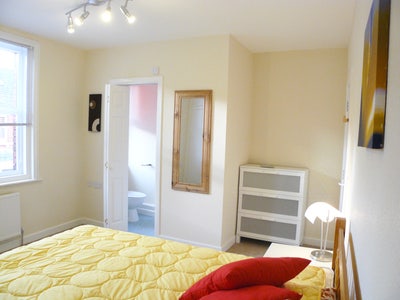 Fab large ensuite room Old Town &pound;600/M 19 Oct Main Photo