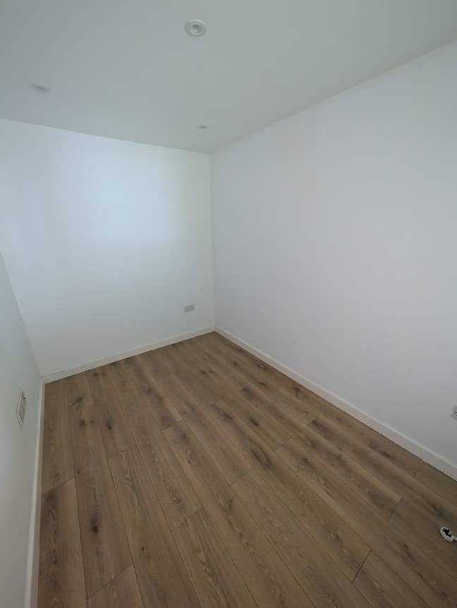 Modern 1 Bedroom Flat (most bills included)  Main Photo