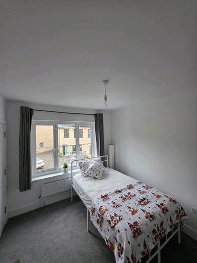 Double Room available, Shared Bathroom, Bordon Main Photo
