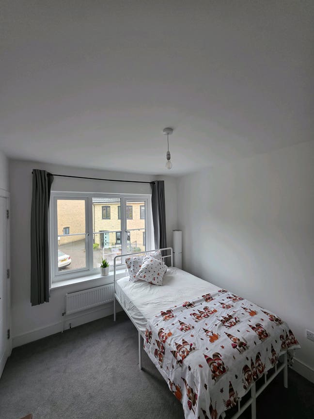 Double Room available, Shared Bathroom, Bordon Main Photo