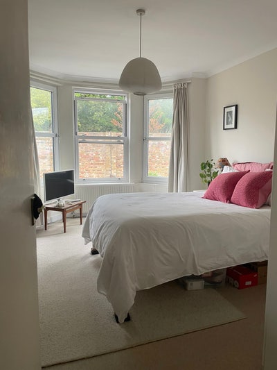 Bright furnished double room in West Hampstead. Main Photo