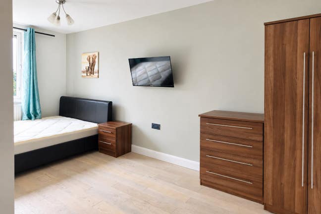 Double Room SW15 | Bills Included | &pound;870 Main Photo