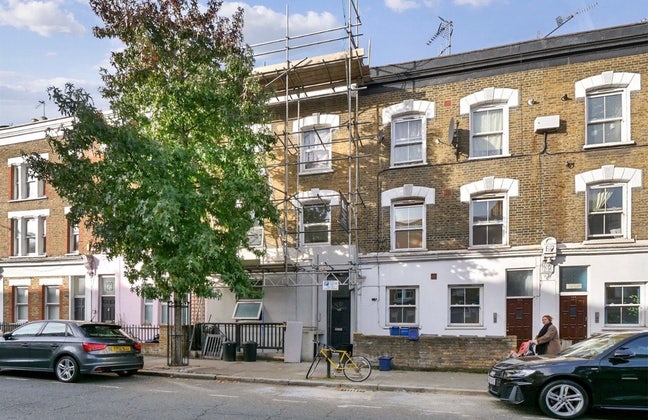 3 girls looking for a 4th in lower clapton!  Main Photo