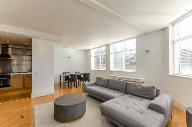 Huge 1 Bed Apartment! With Gym and Concierge. Main Photo