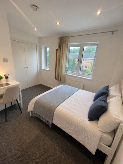 Spacious Double | Built-in Wardrobe- Bermondsey Main Photo