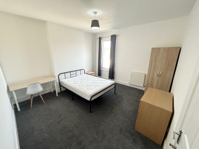 Modern Double Room Available &pound;500 inc. Bills Main Photo