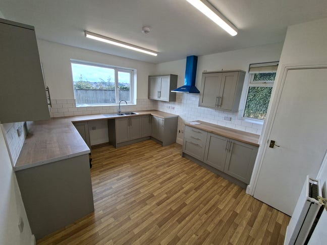 Spacious House Share with Garden & Parking! Main Photo