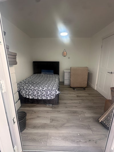 Newly Renovated Studio to Rent - Bills Included Main Photo