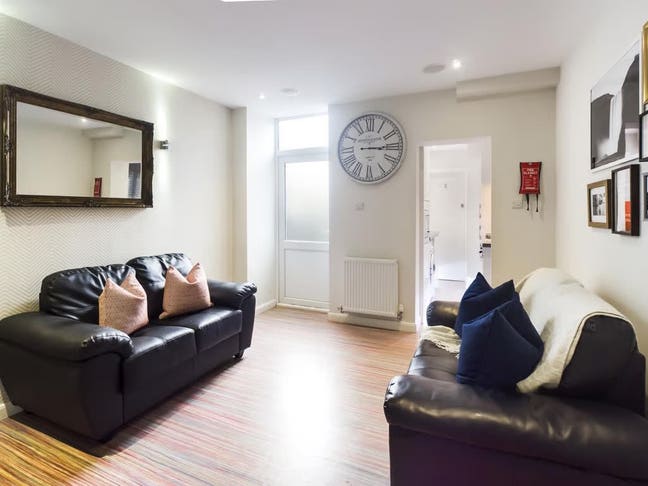 4 Bed House, ST4 2BG Main Photo