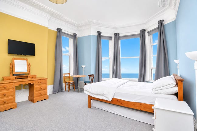 Rooms to rent Marine Parade Worthing Main Photo