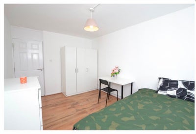 Room Available for Long Term Rent in East London Main Photo