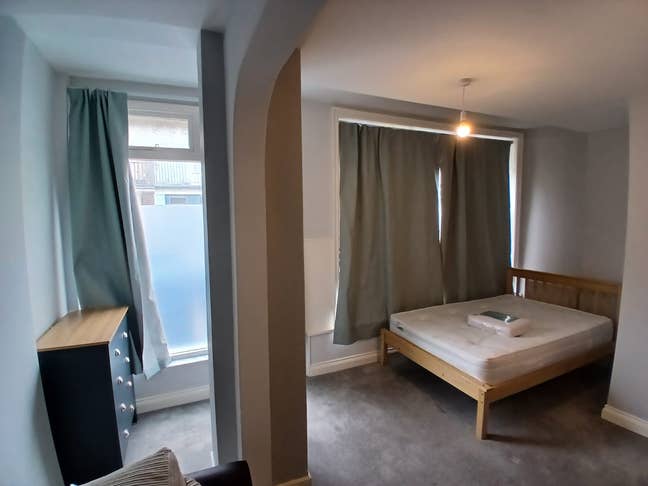 Lovely ensuites from &pound;600.00pcm all bills included Main Photo