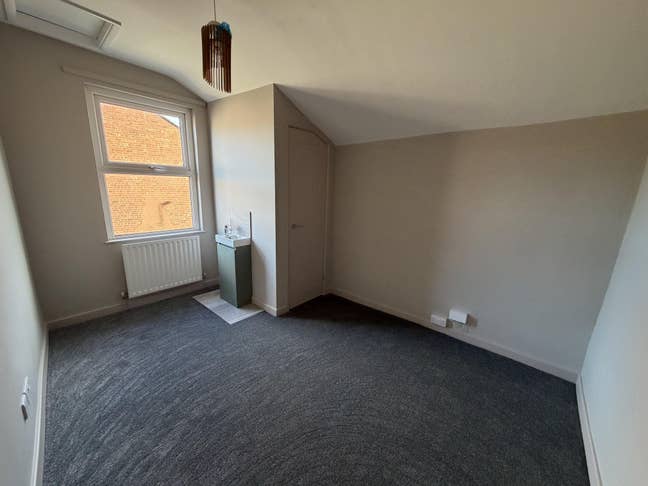Newly Refurbished Single Room Main Photo