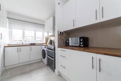 Budget Single in Putney Heath for End of October Main Photo