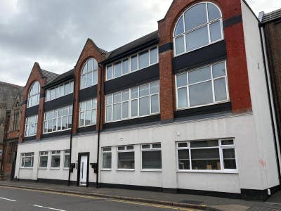 Unfurnished 1-Bed Flat – Central Northampton NN1 4 Main Photo