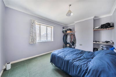 Bright Double Room in Friendly Home Main Photo