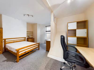 2 Large Double Bedrooms to rent Non-HMO Mutley Main Photo