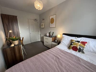 🌳Friendly & Spacious Home + Private Facilities🌳 Main Photo