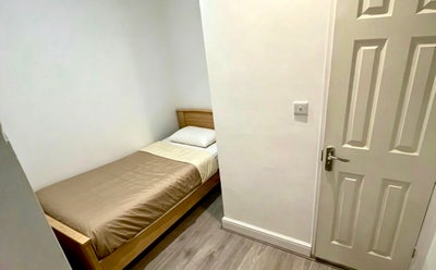 Single Room En-suite - Close to Sudbury Town St Main Photo