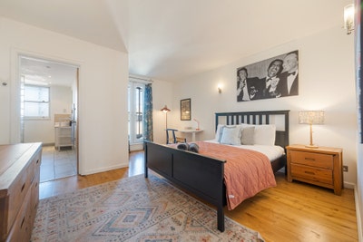 En-suite Rooms- London Bridge | Living Room  Main Photo