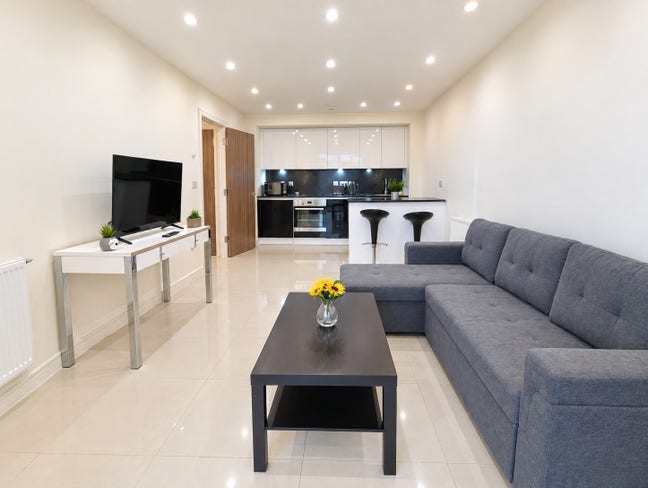 2 Bed Apartment To Let | Shearwater Dr NW9 Hendon Main Photo