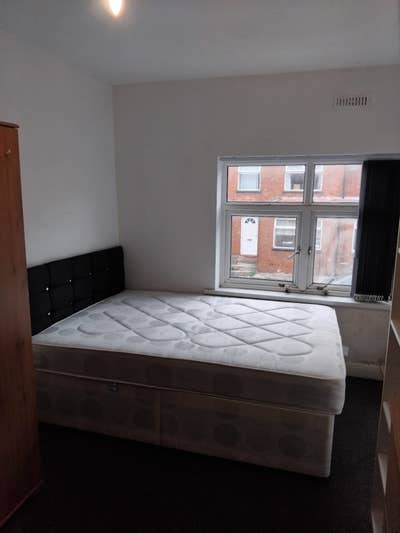 Room Available from 12th NOV - 30 mayville ave Main Photo