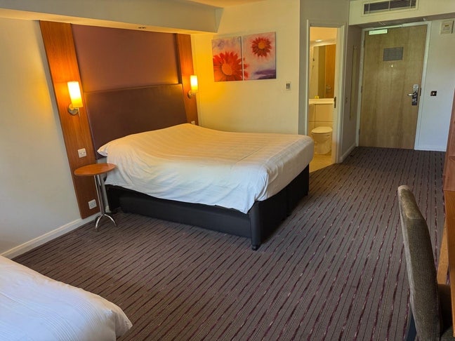 Former Hotel - 17 En-suite rooms  Main Photo