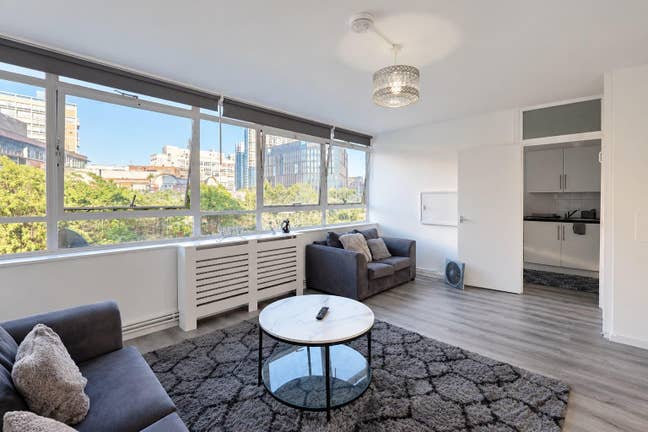 Amazing Elephant & Castle 1-bed Flat | Zone 1📍 Main Photo