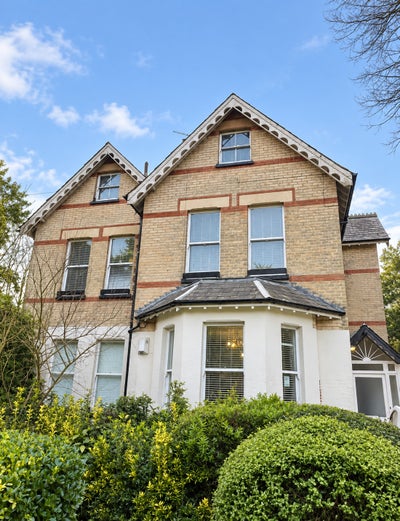 Large Double Bedroom in Quiet Shared-House BH1 Main Photo