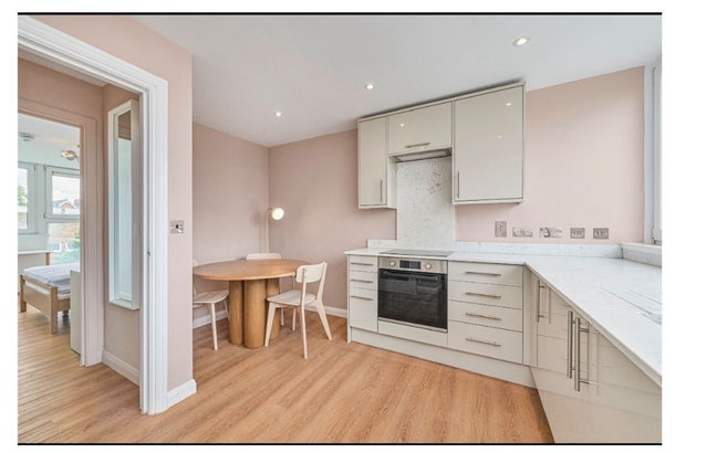 Halsmere Road 🏡 Main Photo