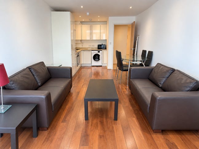 Spacious 2-Bed/2-Bath Flat (2Nd Floor)with Balcony Main Photo