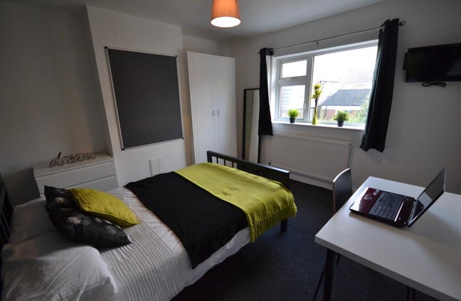 Luxury 6 Bed House  Main Photo