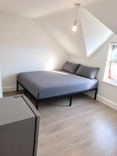 Tottenham Hale Double Room | 1 Person | &pound;0 Deposit Main Photo