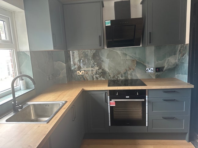 ✨ Newly Renovated 2-Bedroom Maisonette Main Photo