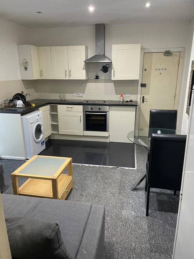 One Bed Flat Up from Asda / Courtyard /Take Pet Main Photo