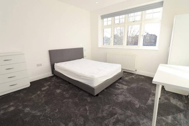 Fully Furnished Double room - Bushey Station  Main Photo