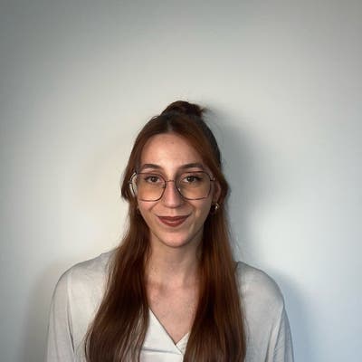 Clean Professional Female looking for Home Main Photo