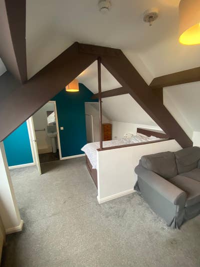 Large Double Room - Town Centre Location Main Photo