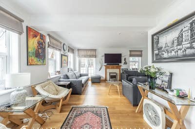 Stunning 3 bedroom house in Pinner Main Photo