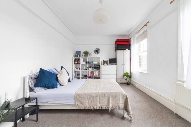 Hhuge Bright Room in Riverside Apartment Main Photo