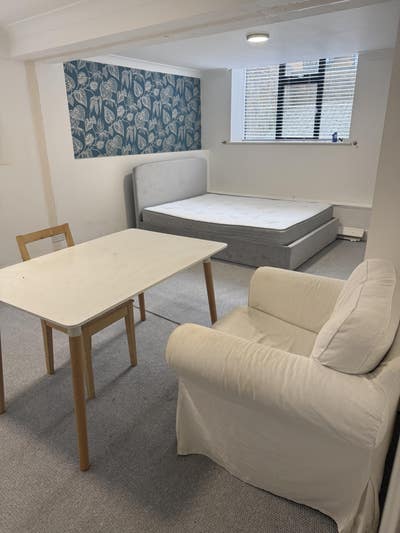 This one-bedroom flat is available for rent in Riv Main Photo