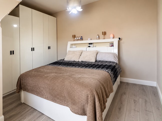Beautiful, bright king size room Main Photo