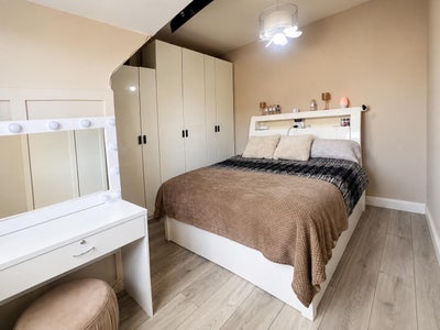 Beautiful, bright king size room Main Photo