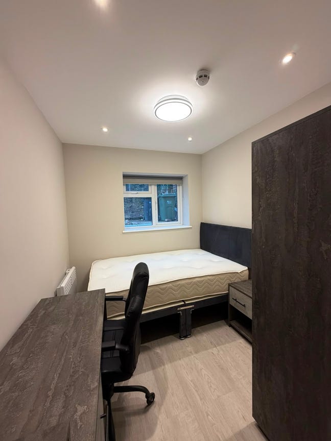 Double Room in Newly Refurbished Student House  Main Photo