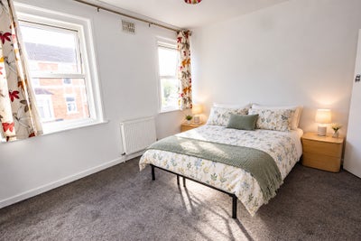 En-suite rooms  in a professional HMO in Swindon Main Photo